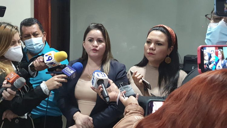 ListaEngel  Las Diputadas del fmln: Dina Argueta y Anabel Belloso, por medio de un pronunciamiento instan a la Comisión...